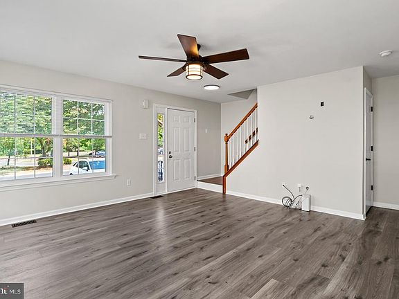 5th image of 101 Newport Ct