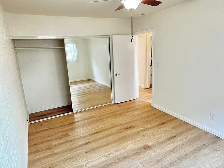 2 bed 1 bath Apt in North Park Area — Photo 11