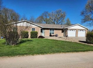 1242 E Ridge Dr, Brooklyn, IA 52211