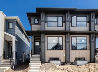 905 NW Livingston Vw NE, Calgary, AB T3P 0Z9