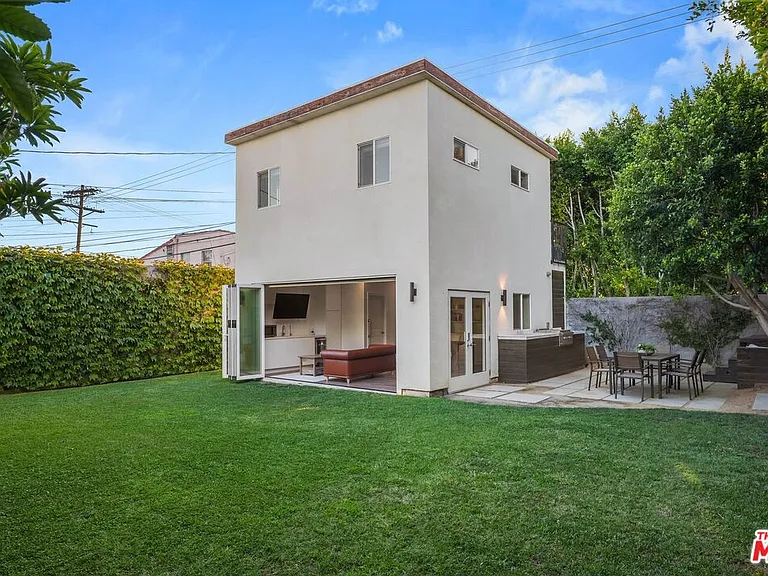 1155 S Rimpau Blvd — Photo 26