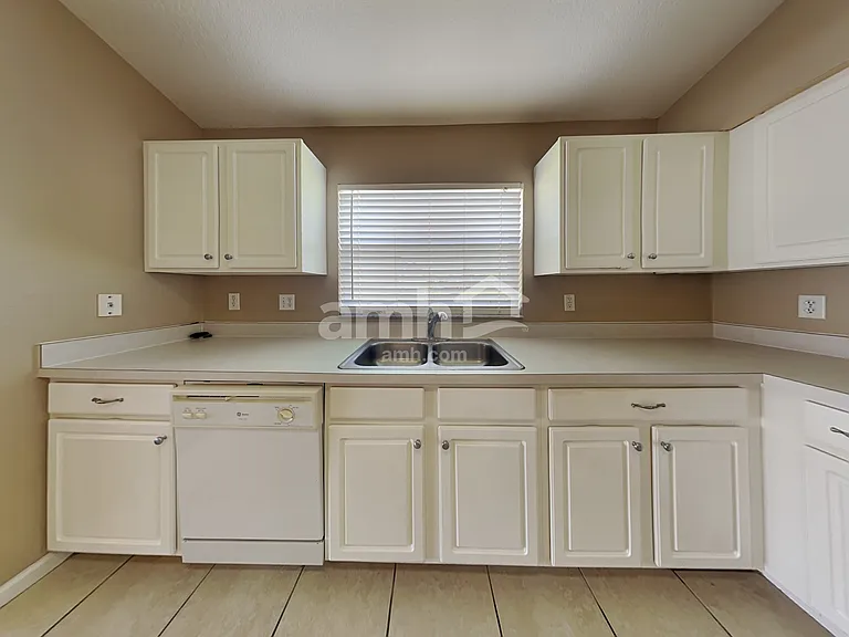 1107 Summer Breeze Dr — Photo 3