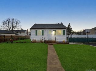 246 15th St, West Babylon, NY 11704