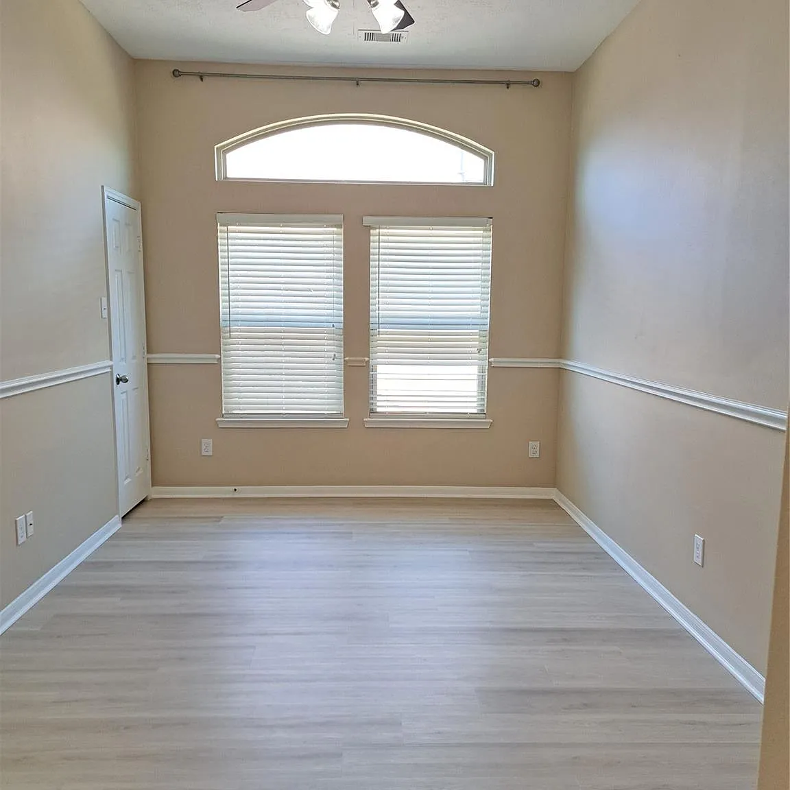 3 bed, 2.0 bath, 2017 sqft, $2,200 — Photo 3