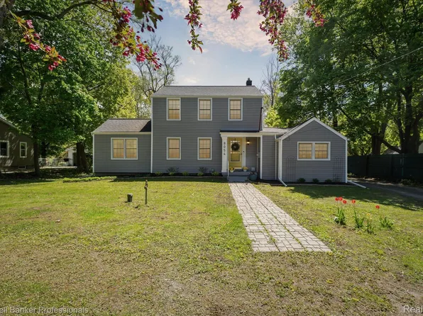 8054 Davison Rd, Davison, MI 48423