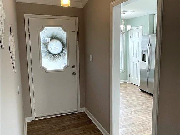 3rd image of 1045 Blairmore Dr