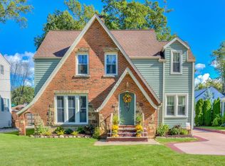 435 Columbia Rd, Bay Village, OH 44140