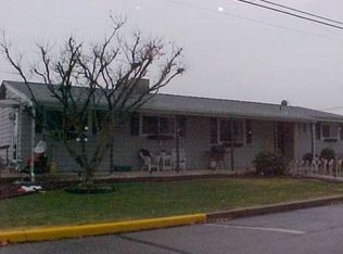 2 W Colliery Ave, Tower City, PA 17980