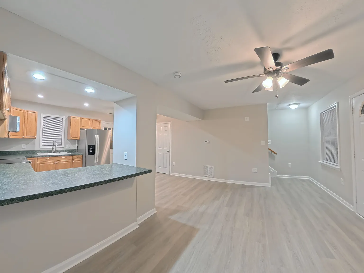 2 bed, 1.5 bath, 1200 sqft, $2,400 — Photo 3