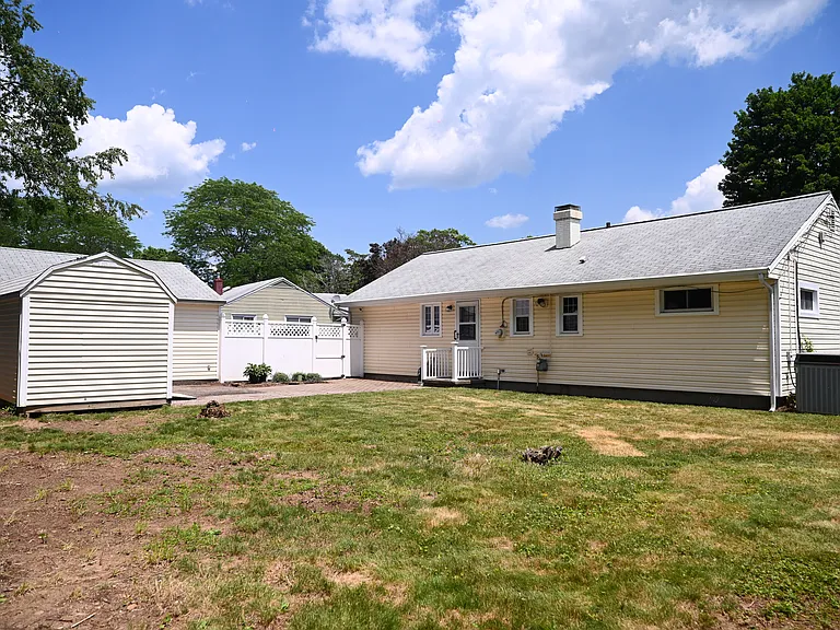 105 Daniel Dr — Photo 4