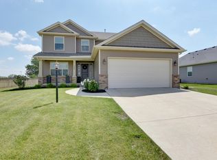 1204 Fieldstone Dr, Savoy, IL 61874