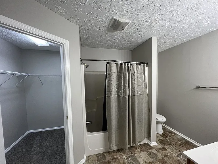 1013 Ashley Michelle Ct — Photo 12