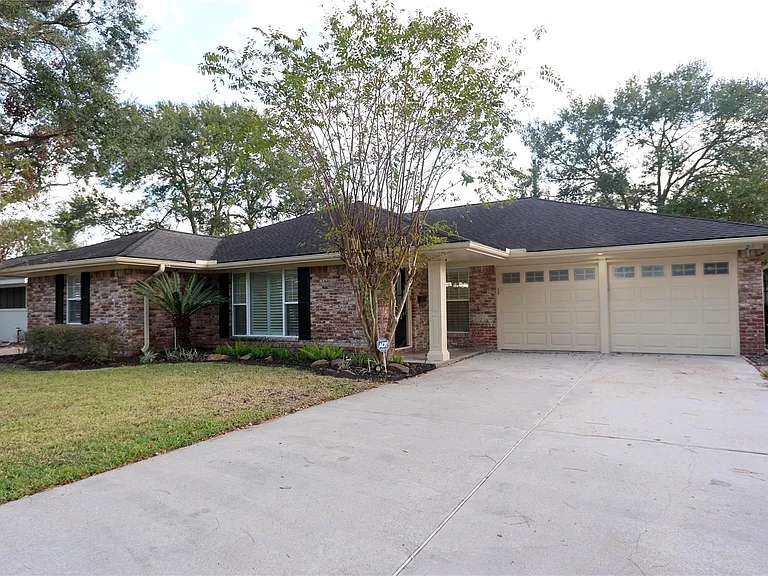 4839 McDermed Dr — Photo 2