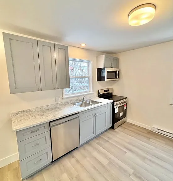 114 Clarence Ave — Photo 1