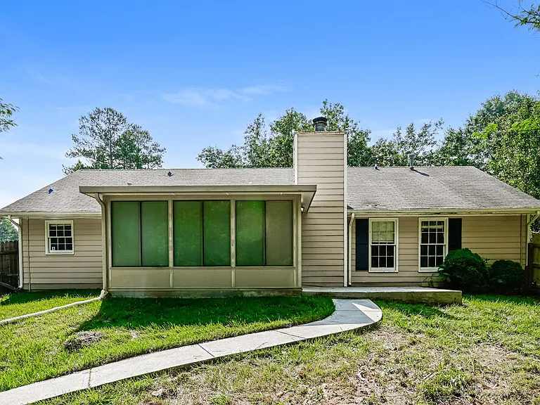 1161 Salisbury Trl — Photo 16