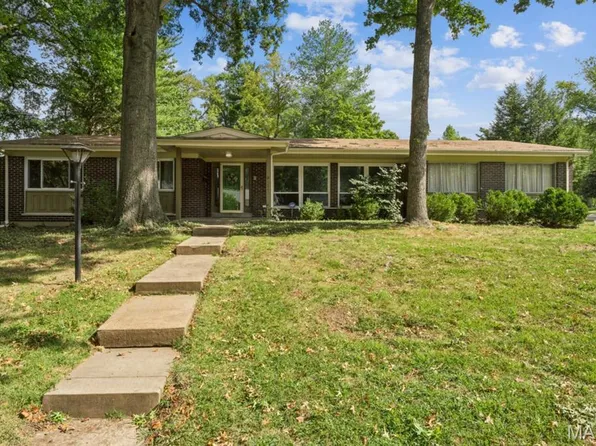 12801 Bellerive Estates Dr, Saint Louis, MO 63141