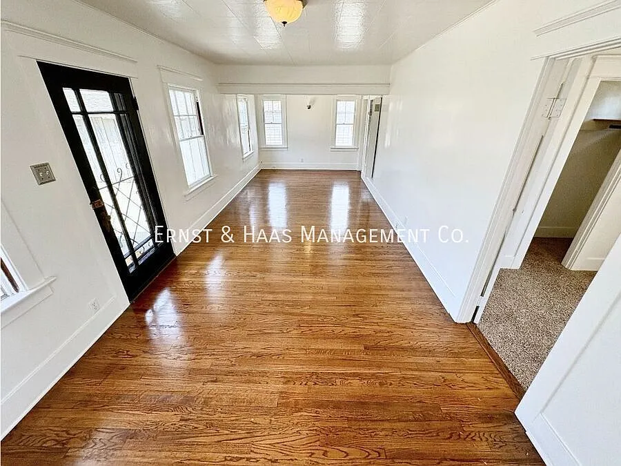 Charming 1-Bedroom Rear House Peaceful Living in Long Beach! — Photo 4