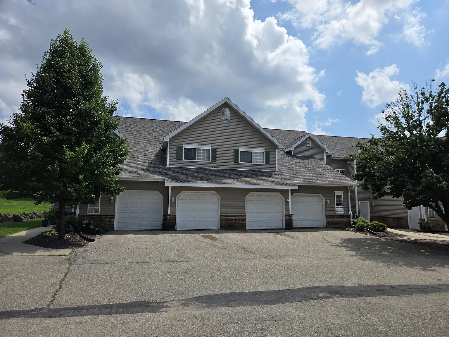 2 bed, 1.5 bath, 1125 sqft, $1,710 — Photo 1