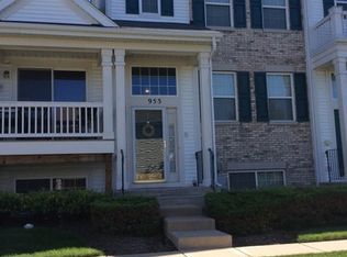 953 Emerald Dr, Hampshire, IL 60140