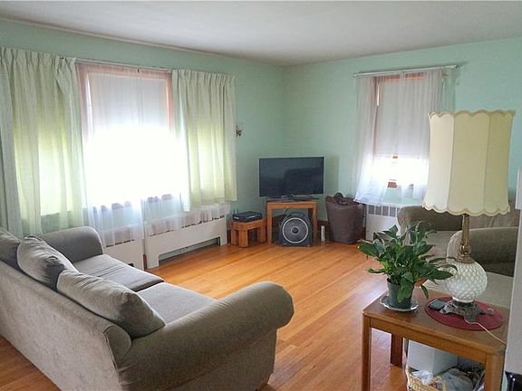 4th image of 51 Carman St