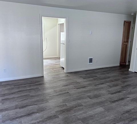 2nd image of 587 Hansen Ave APT 8
