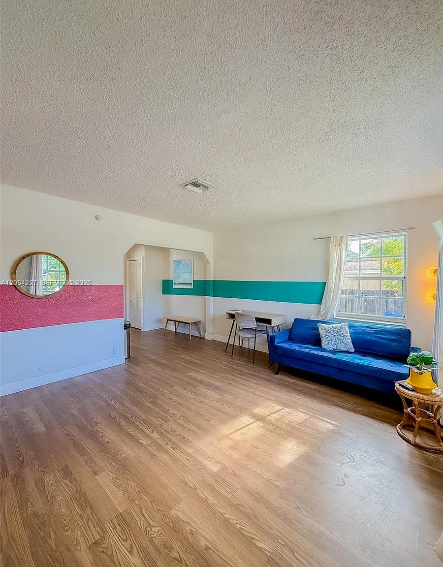 South Hollywood Amd Plat — Photo 2