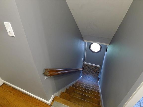 5th image of 18 S Serven St Floor 1