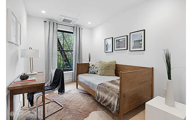 Sold by Douglas Elliman | media 26