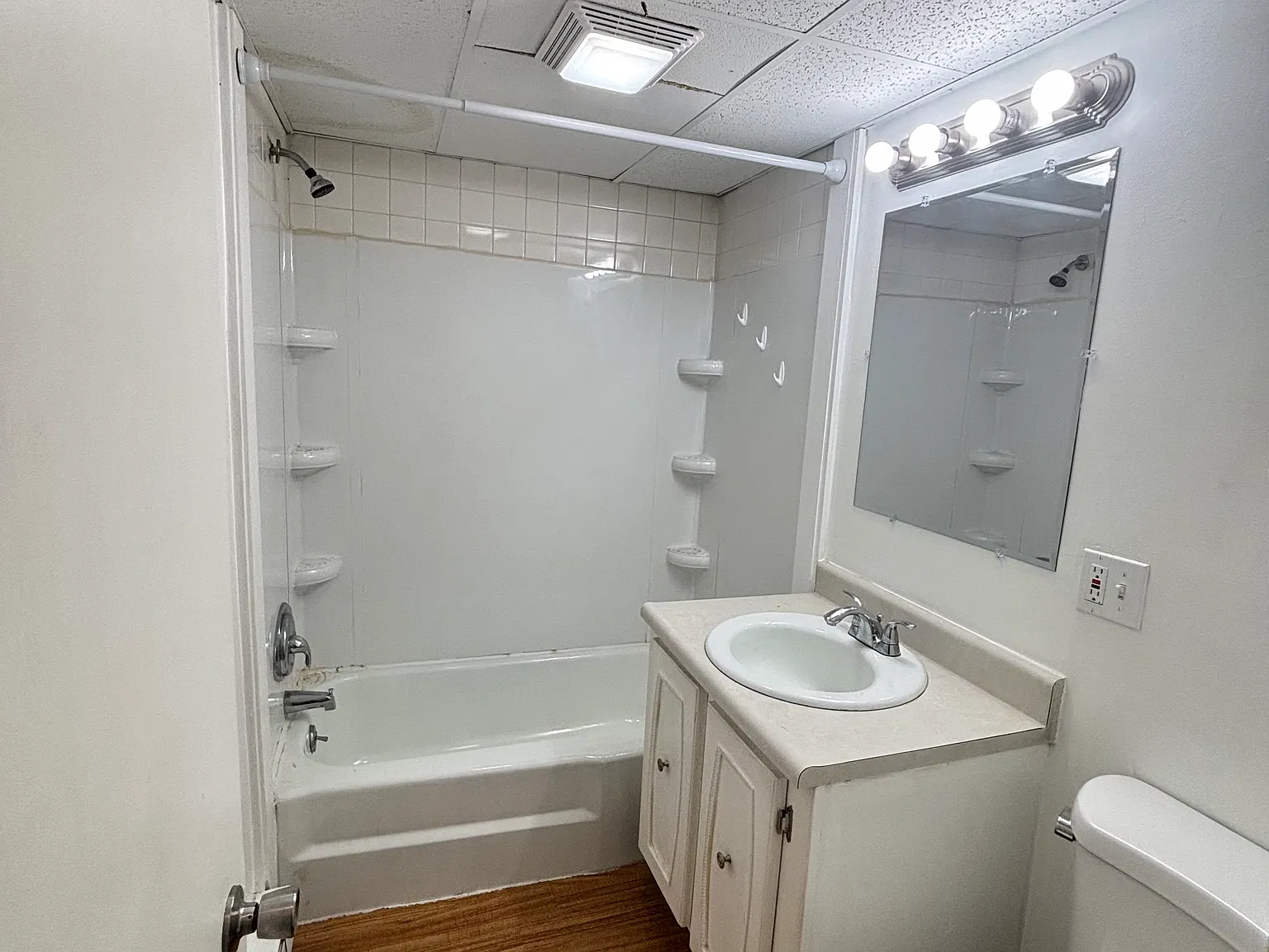 2 bed, $2,200 — Photo 4