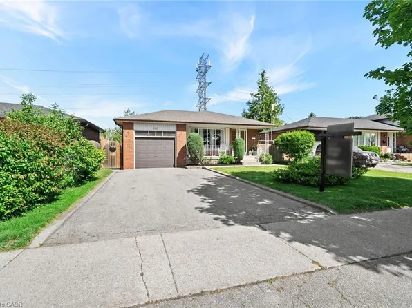 1083 Melton Dr, Mississauga, ON L4Y 1L3