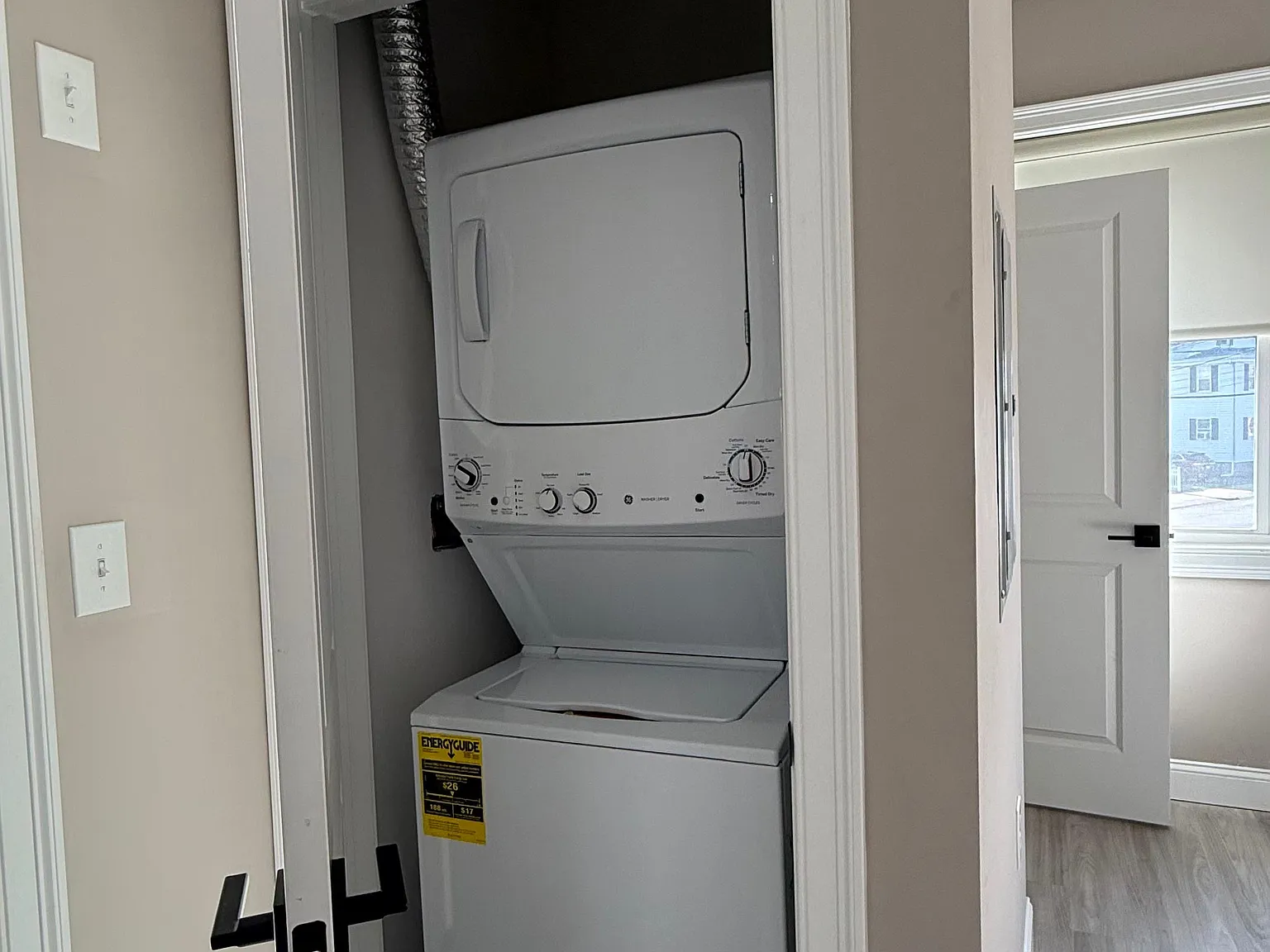 1 bed, 680 sqft, $2,400 — Photo 3