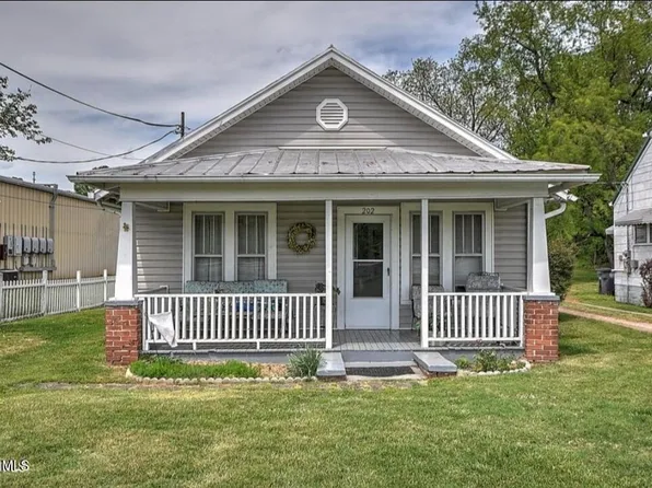 202 Main St W, Mount Carmel, TN 37645