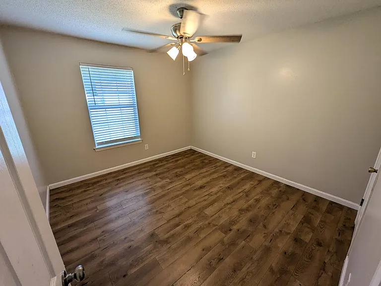 1625 Campbell Dr N — Photo 13