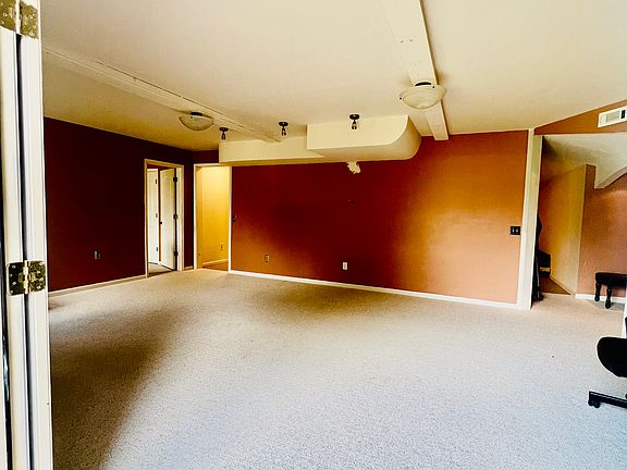 3rd image of 501 Richmond Pl