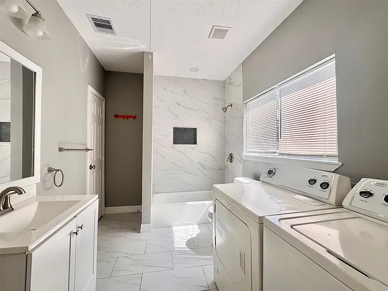 4106 Robertson St — Photo 12