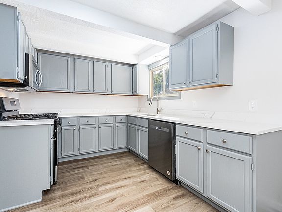 4th image of 1009 Nowell Ave