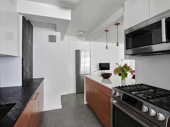 3rd image of 201 E 66th St APT 6P