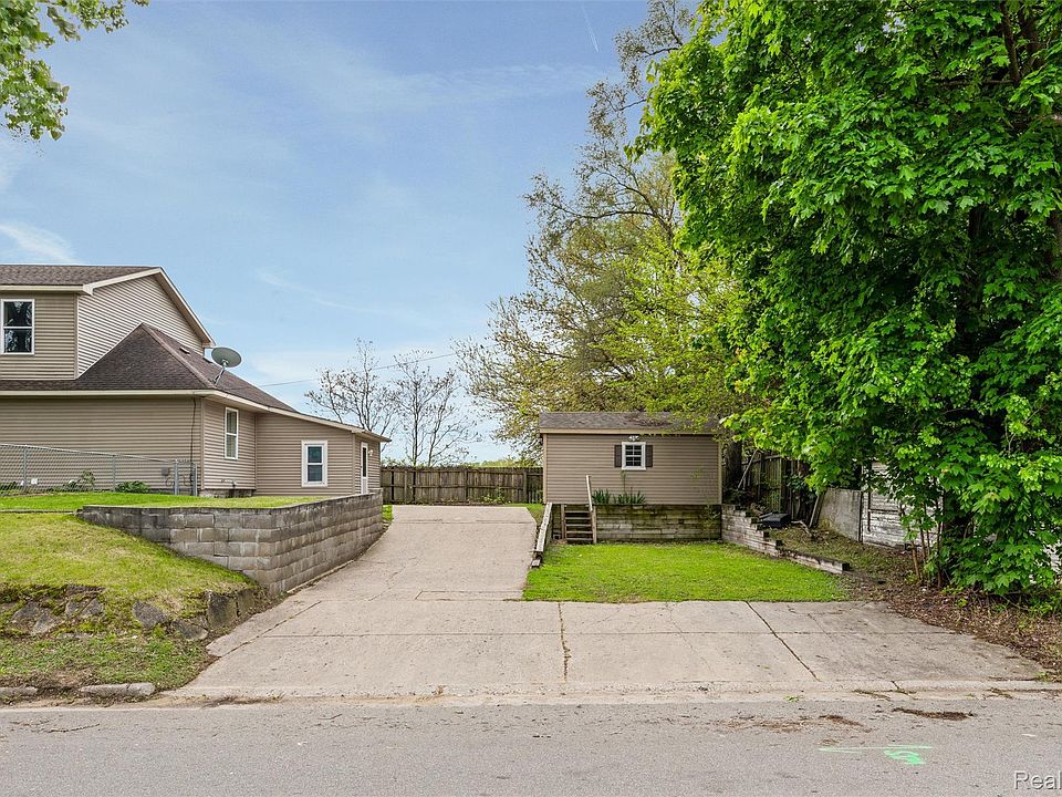 649 Lounsbury Ave, photo 30