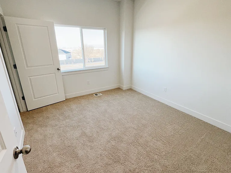 1587 N 1870 E — Photo 11