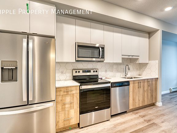 2nd image of 1605 17th St SE Unit 109