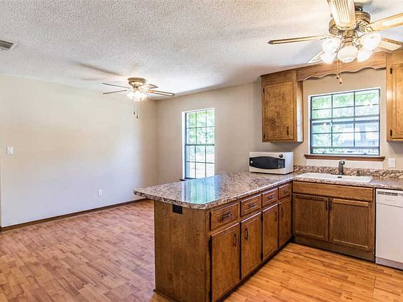 3rd image of 5849 Hermitage Cir