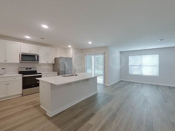 4th image of 104 Overstreet Way