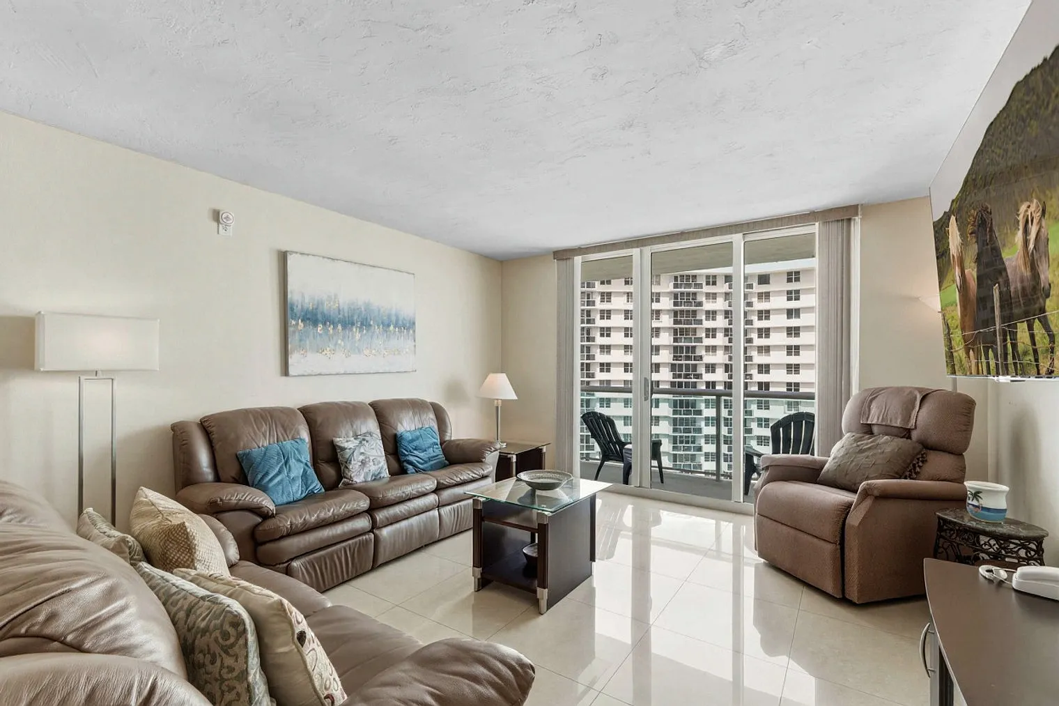2 bed, 2.0 bath, 1173 sqft, $5,312 — Photo 1