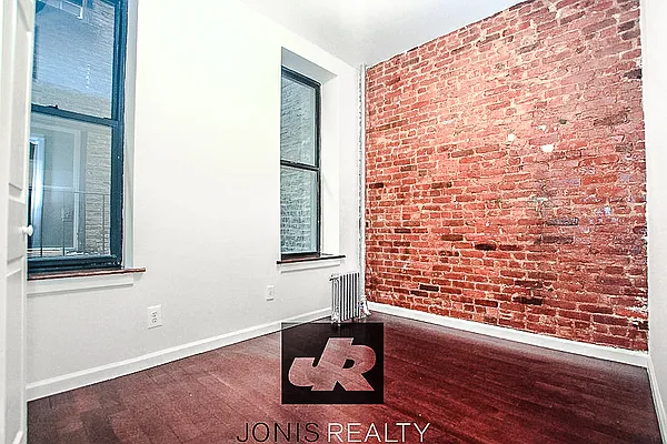 Rented by Jonis Realty | media 3