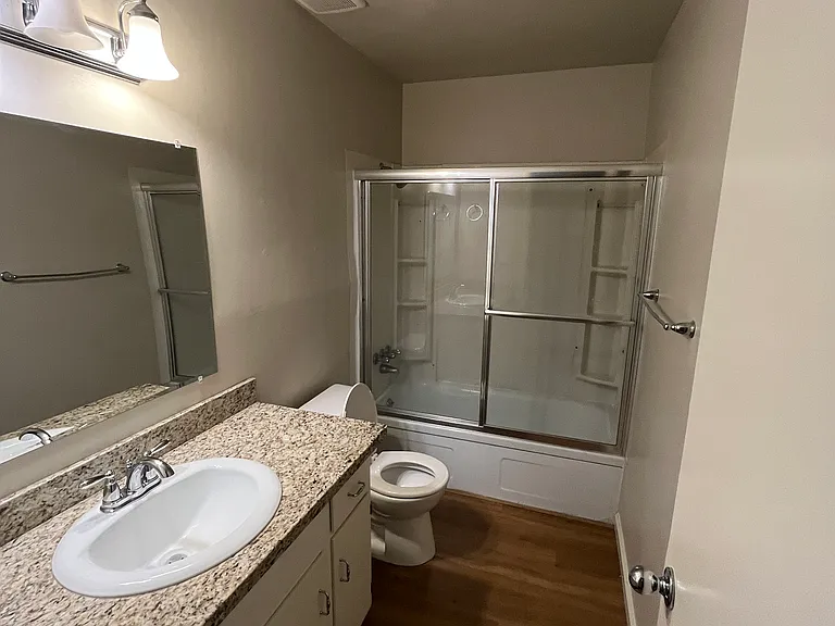 3017 N Vagedes Ave #B — Photo 11