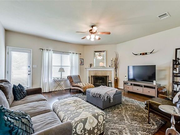 4th image of 902 Elmwood Dr