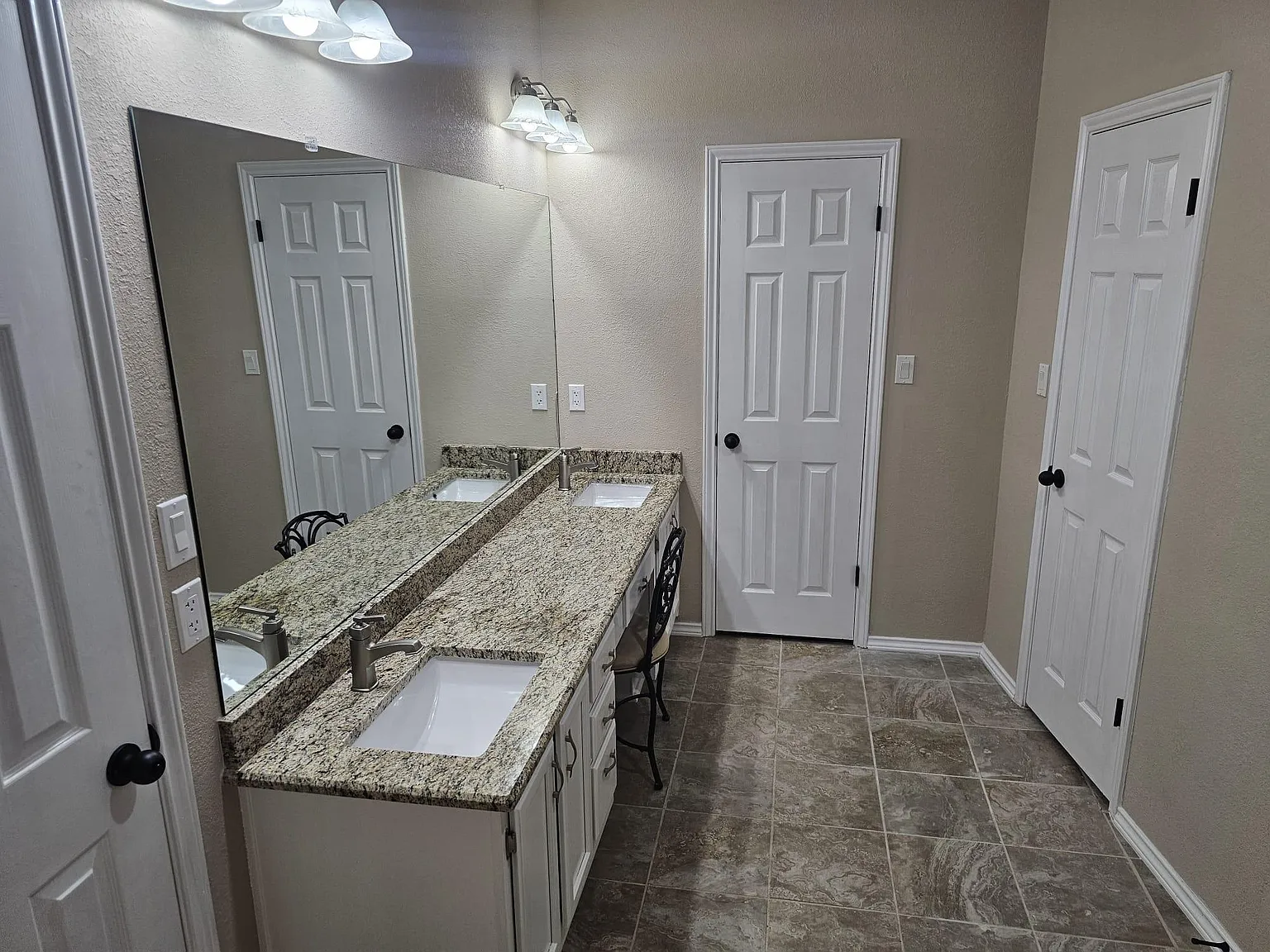 4 bed, 2.0 bath, 1875 sqft, $888 — Photo 4