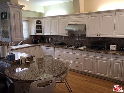 Eat-in Kitchen