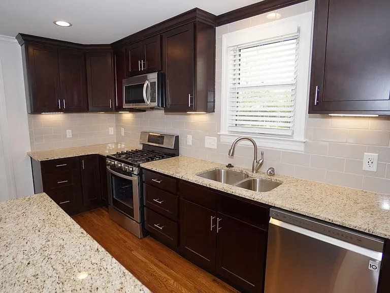 315 James Ave — Photo 10