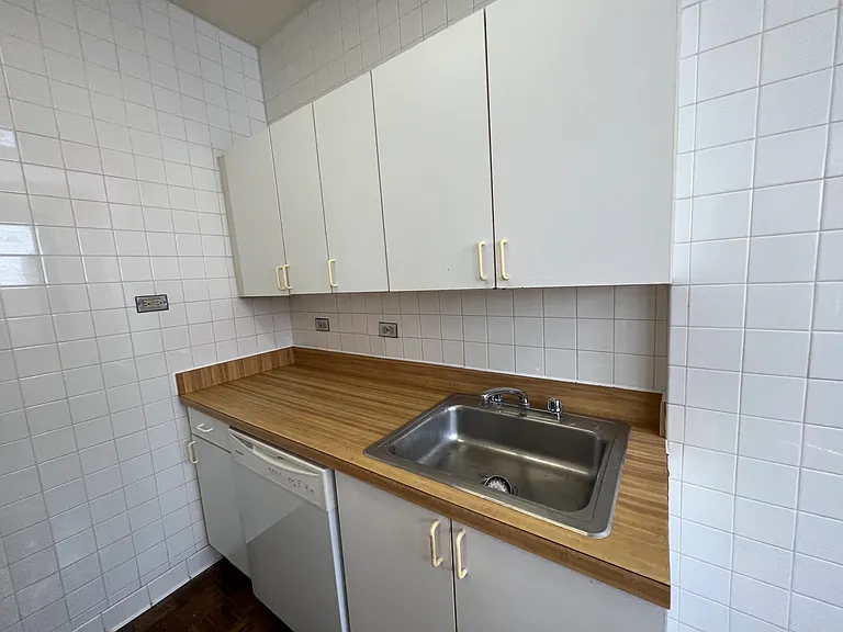 431 West Roscoe Street — Photo 22